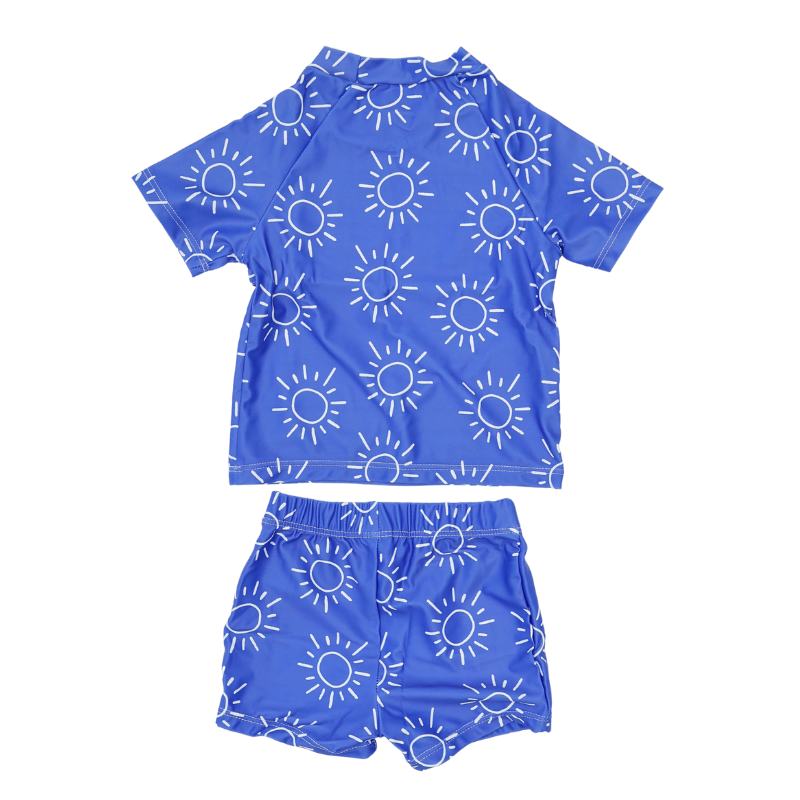 Vaikiškas dviejų dalių mėlynas maudymosi kostiumėlis su baltomis saulutėmis