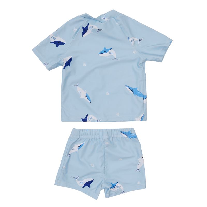 Vaikiškas dviejų dalių žydras maudymosi kostiumėlis su įvairiaspalviais raštais